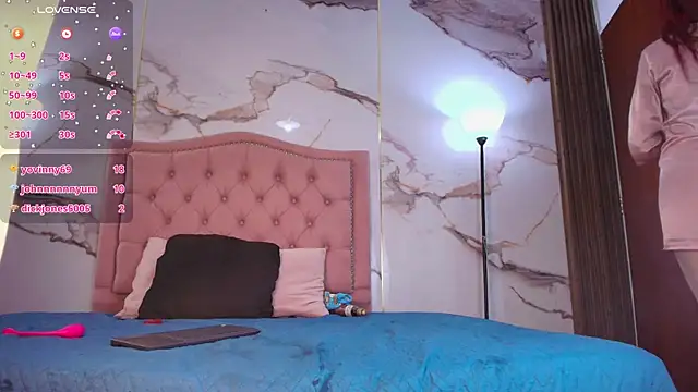 Ema_Jonees live sex cam