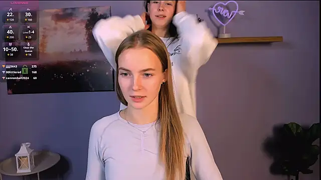 esme_moore_'s cam snapshot