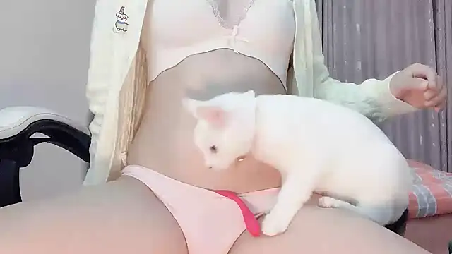 Eloise131499's cam snapshot