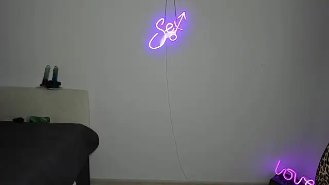 Bitch_Coin live sex cam