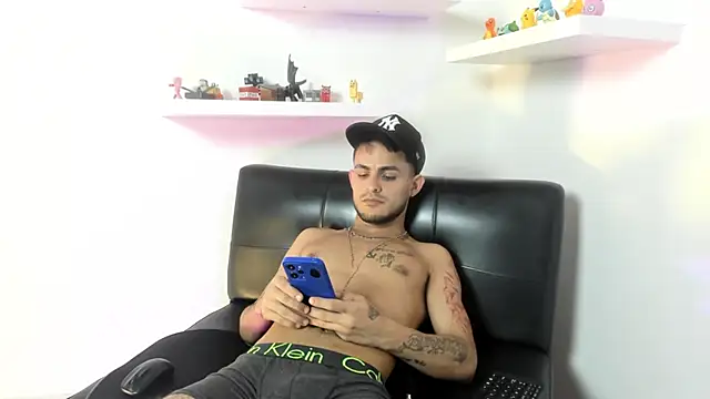 Master_King_Crazzy777's cam snapshot