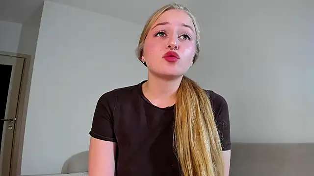 MiaMews's cam snapshot