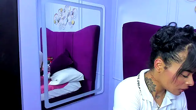 EmmaEbony_'s cam snapshot