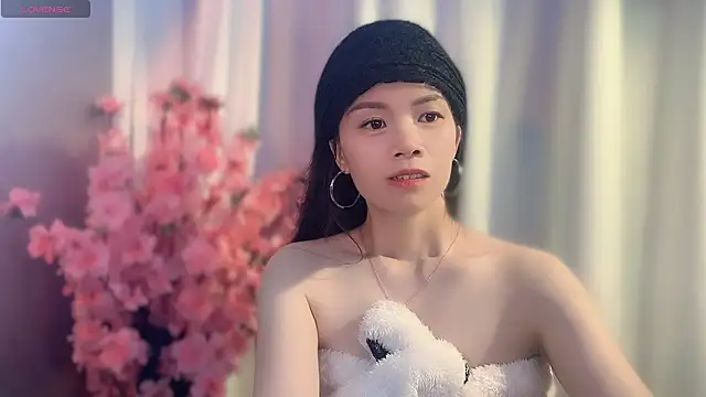 Lynnalltop-165-KeKe's cam snapshot