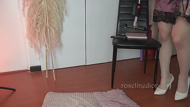 roselinedior live sex cam
