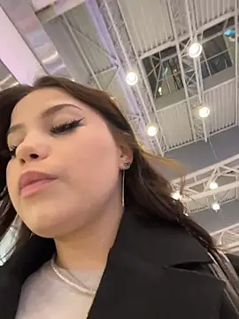 Kissy_Moon live sex cam