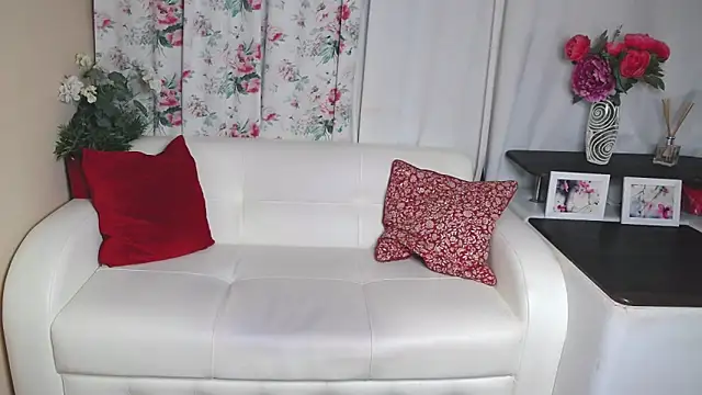 YourHotGranny live sex cam