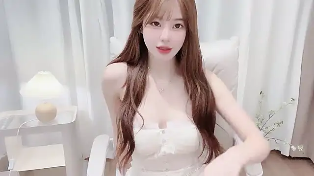 Yuuuuuly live sex cam