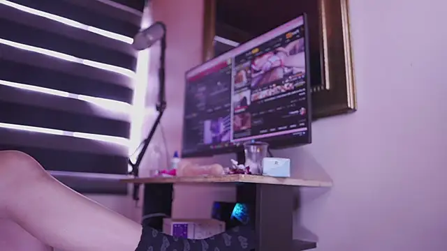 Rebecah_1's cam snapshot