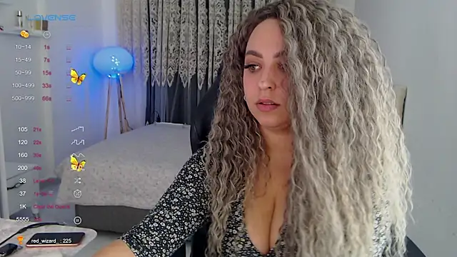 _Just_a_queen_3's cam snapshot