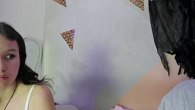 Laura_and_Kevin's cam snapshot