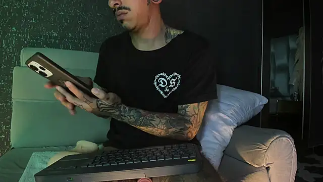 kaletattoo's cam snapshot