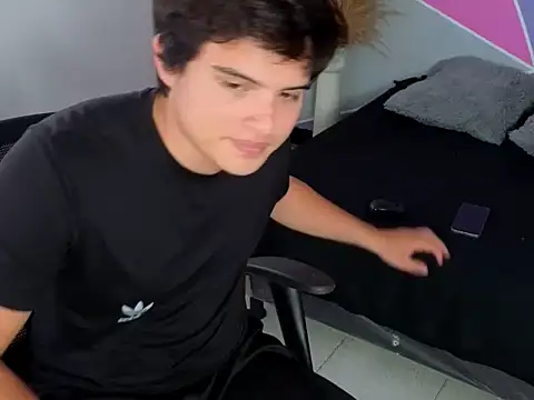 invincible200 live sex cam