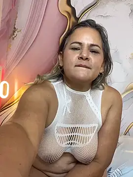 Lucy_Milf_474's cam snapshot