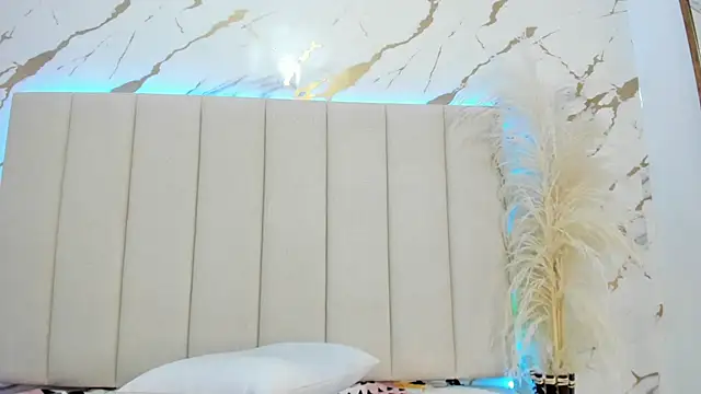 aggy_castel's cam snapshot