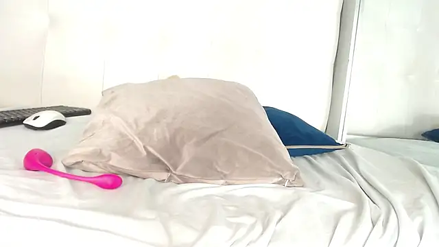 willow_smitt's cam snapshot