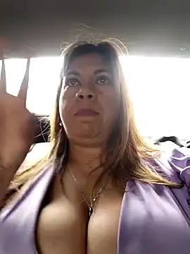 Laura-Hernandez live sex cam