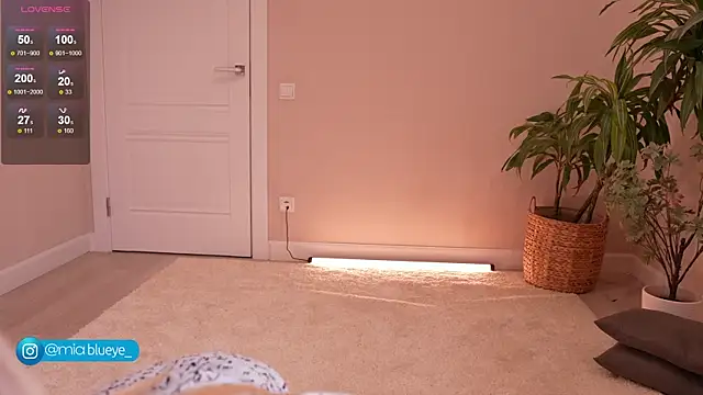 Miablueye live sex cam