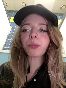 LoraaDoll live sex cam