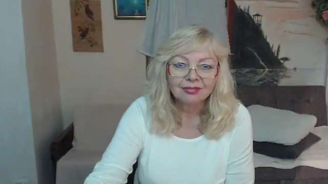 EvelynLoveShy live sex cam