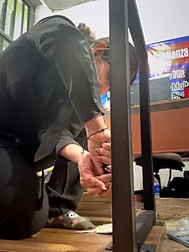 Alysson-- live sex cam