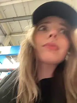 LoraaDoll live sex cam