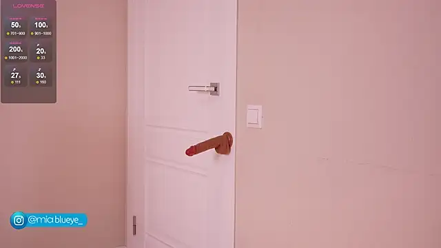 Miablueye live sex cam