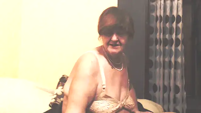 MioritaHard live sex cam