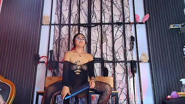 emili_bdsm live sex cam