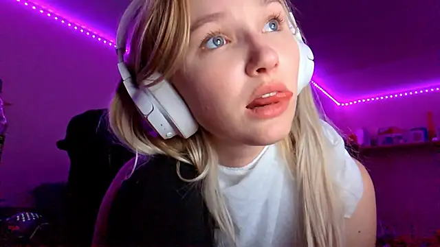 KarinRobertson's cam snapshot