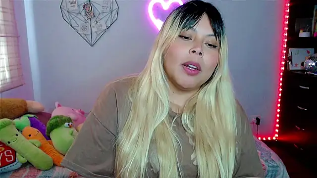 EllieMoonX's cam snapshot