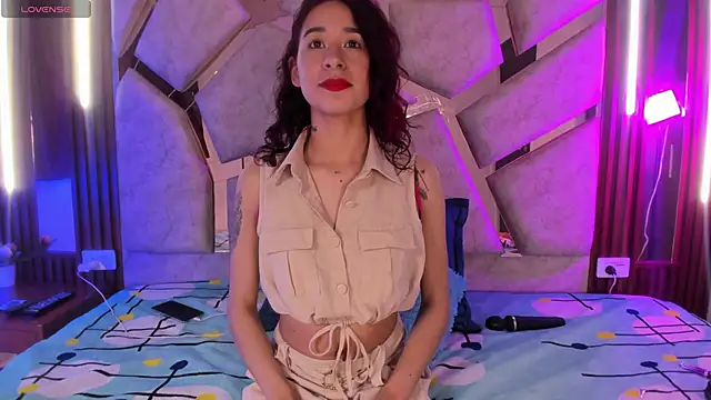 cute_emily_'s cam snapshot