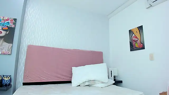 KiaraBrownn's cam snapshot