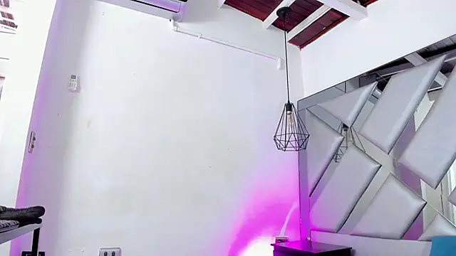 Lorenn_Hill's cam snapshot