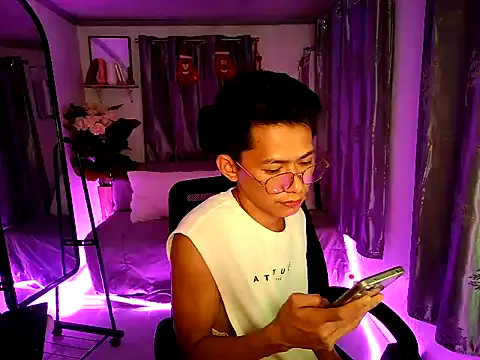 Skinny_BoyMilker69's cam snapshot