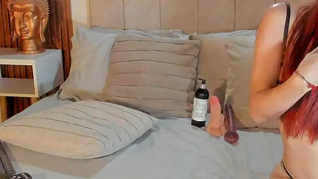 Lauraa_saenz11's cam snapshot