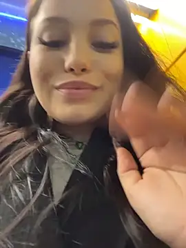 Kissy_Moon live sex cam