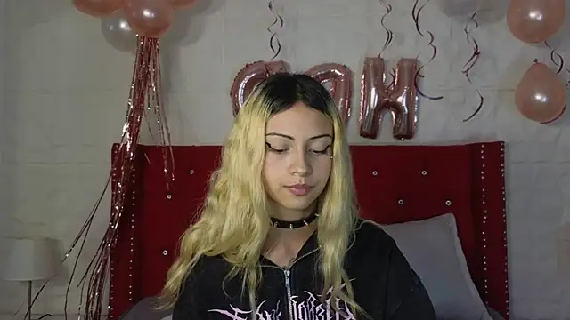 Lucy_n_pink's cam snapshot