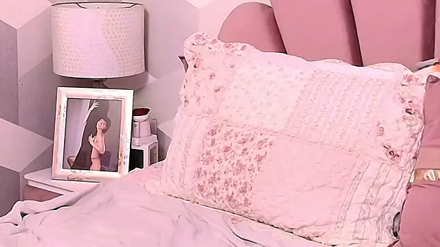 KylieMonnett live sex cam