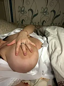 Lally_Girasole's cam snapshot