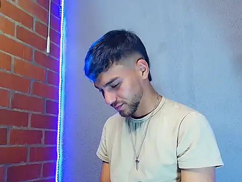 Leandro_valenzuela live sex cam
