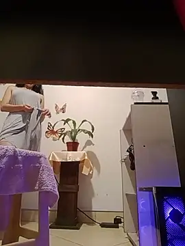 Bella_Exhibition's cam snapshot