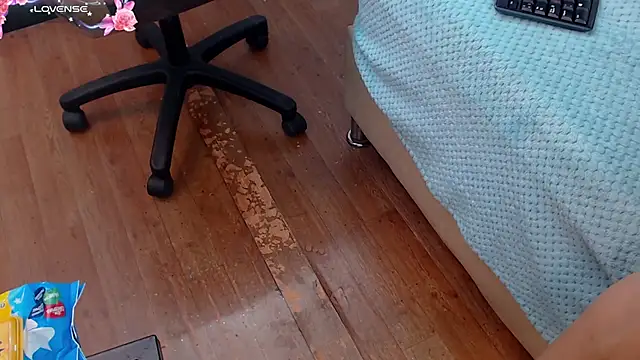 Megan_Dolcee's cam snapshot