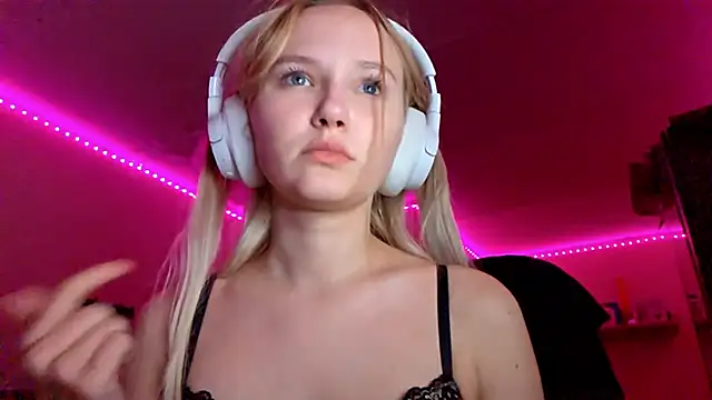 KarinRobertson's cam snapshot