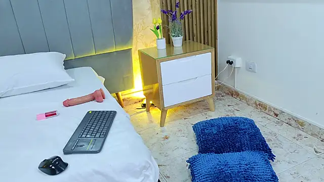 Tifany_boobsgb's cam snapshot