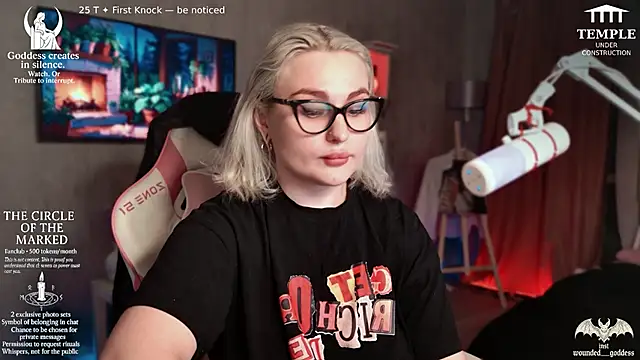 Wounded_Goddess_ live sex cam