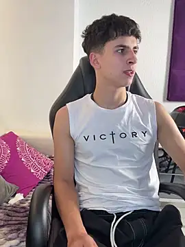 AdrianRinaldi live sex cam