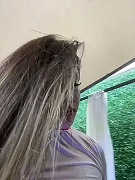 MayaMoanXXX's cam snapshot