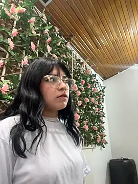 angie_rousse_'s cam snapshot