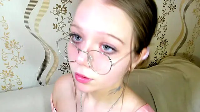 MelMooon's cam snapshot